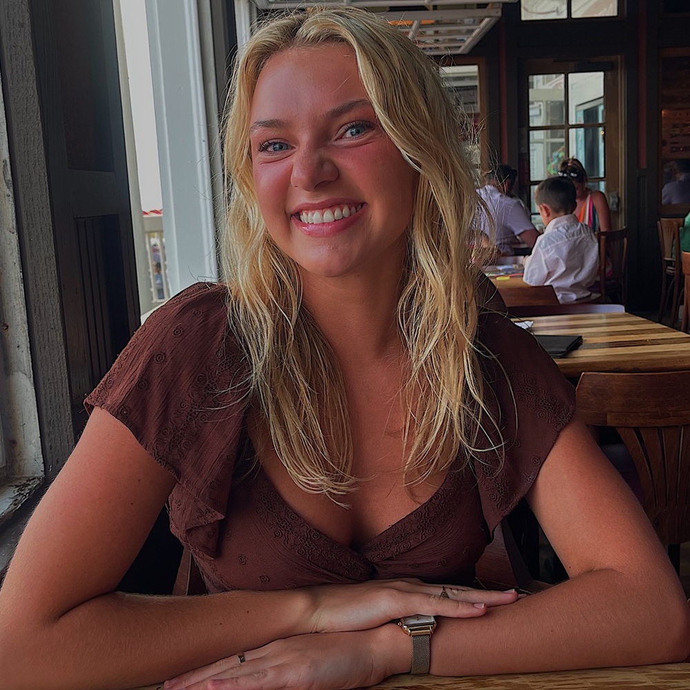 Meet your Posher, Chloe